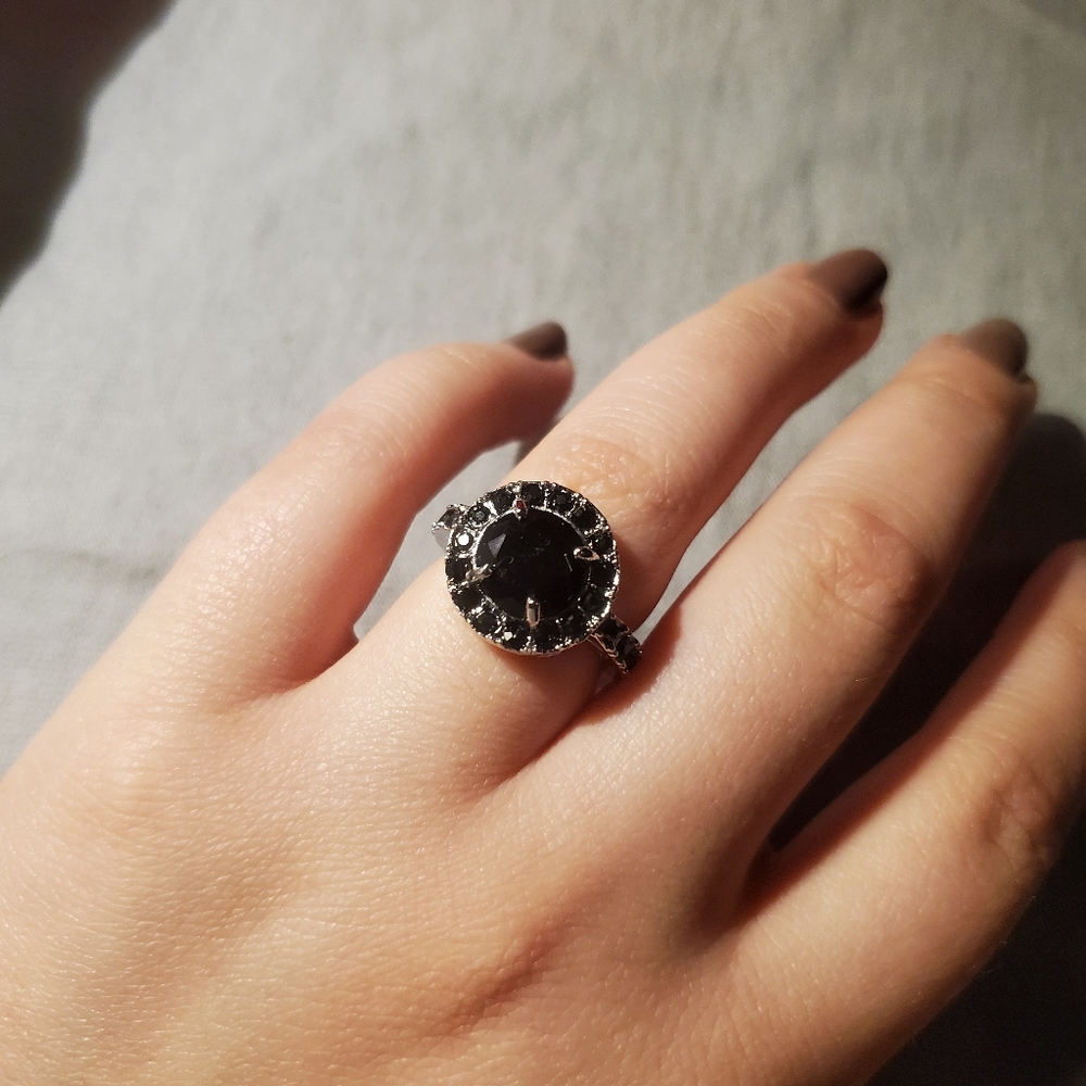 Black crystal size 8 Ring